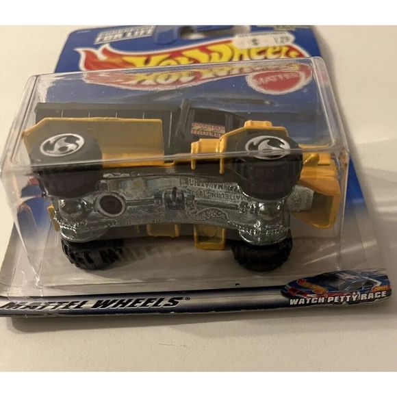 2000 Hot Wheels Oshkosh Snowplow Col. #233 (No Plow Blade Version) - Picture 2 of 4